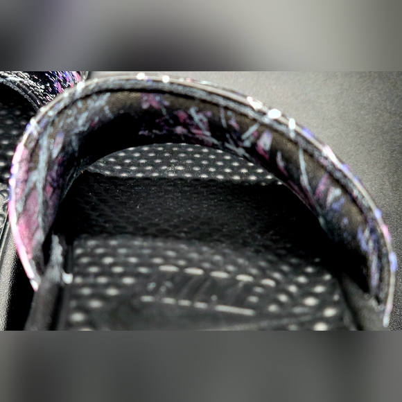 Nike Benassi Slides Customized With Muddy Girl Camo Sz 7 Women NIB - Picture 7 of 9